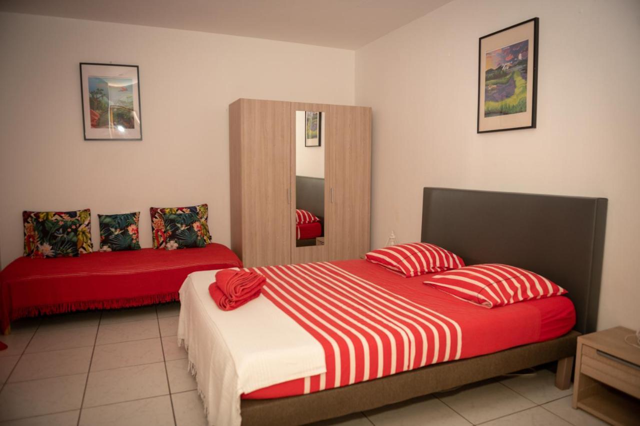 Chambres D'Hotes Du Domaine Des Doudous Сен-Пиер Екстериор снимка
