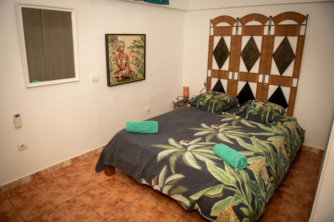 Chambres D'Hotes Du Domaine Des Doudous Сен-Пиер Екстериор снимка